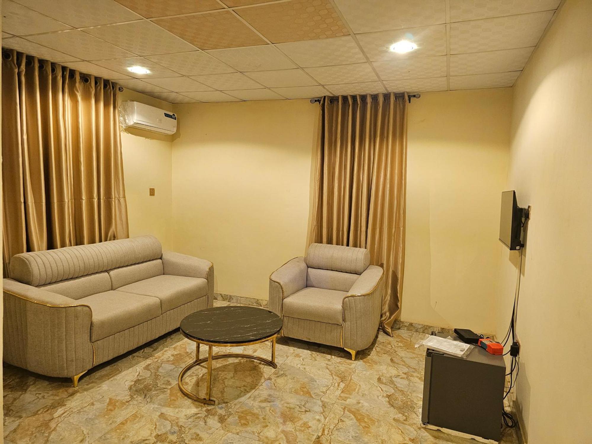 Bmh Hotel & Suites อิบาดัน ภายนอก รูปภาพ