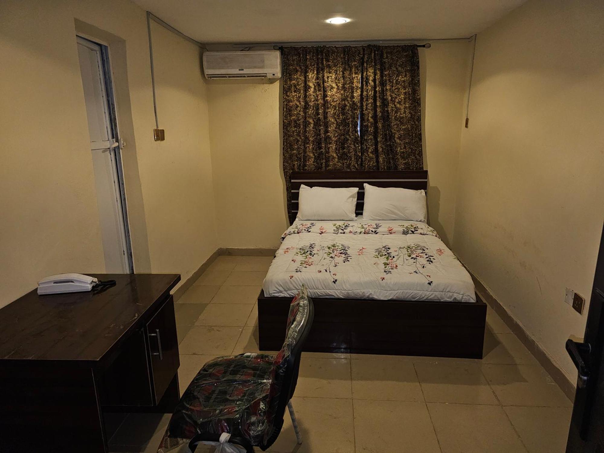 Bmh Hotel & Suites อิบาดัน ภายนอก รูปภาพ