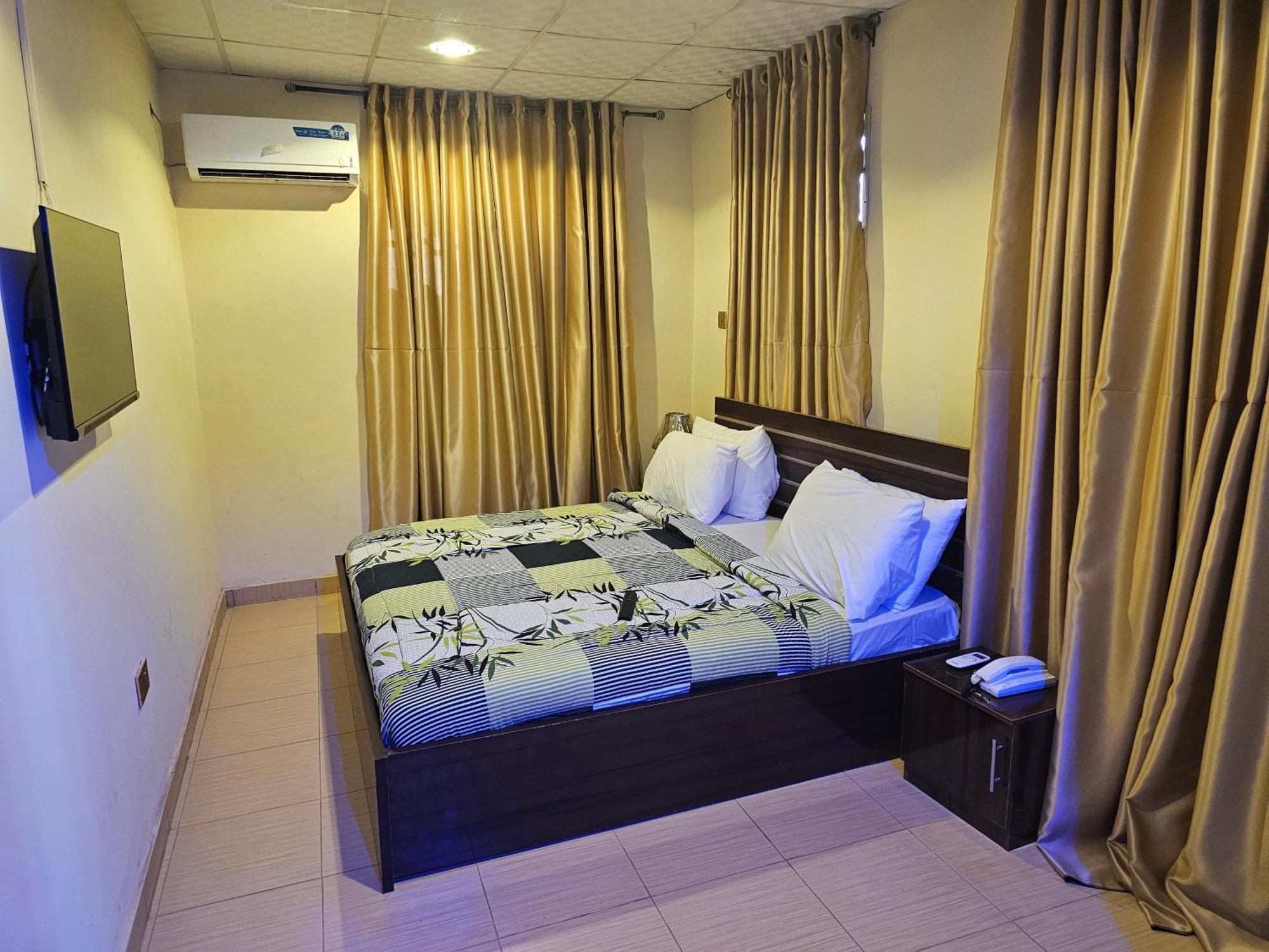 Bmh Hotel & Suites อิบาดัน ภายนอก รูปภาพ