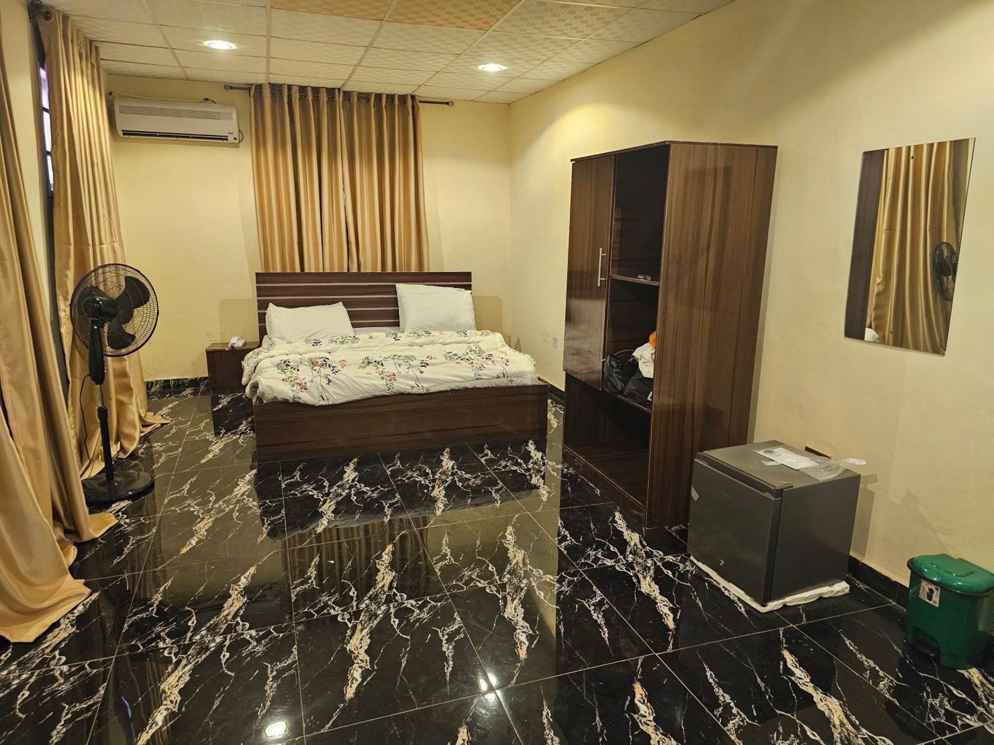 Bmh Hotel & Suites อิบาดัน ภายนอก รูปภาพ